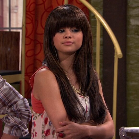 Gold Tone Ring With Red / Orange Stones ASO Alex Russo - Picture 9 of 9